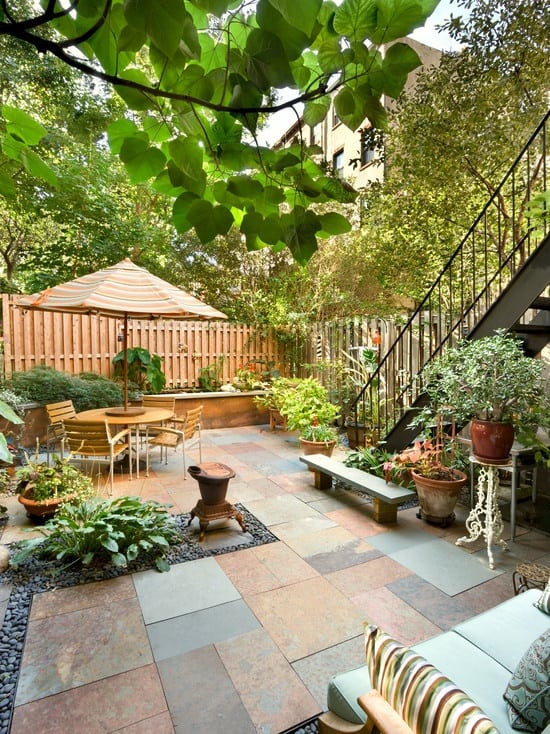 Loads of tips for how to create and inviting outdoor space. Group different size and height planters together to define the different "rooms" and to help direct the traffic flow.