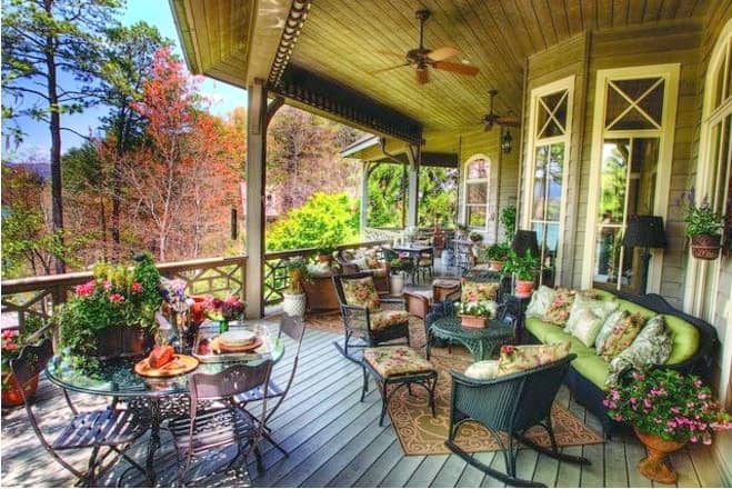 Loads of tips for how to create an inviting outdoor space. Soften up the hard edges by making sure there are lots of cushions and pillows