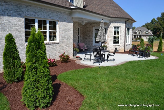 patio and backyard via Worthing Court blog