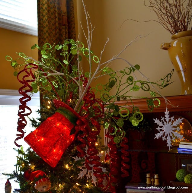 http://worthingcourt.blogspot.com/2012/11/our-merry-christmas-mantle.html