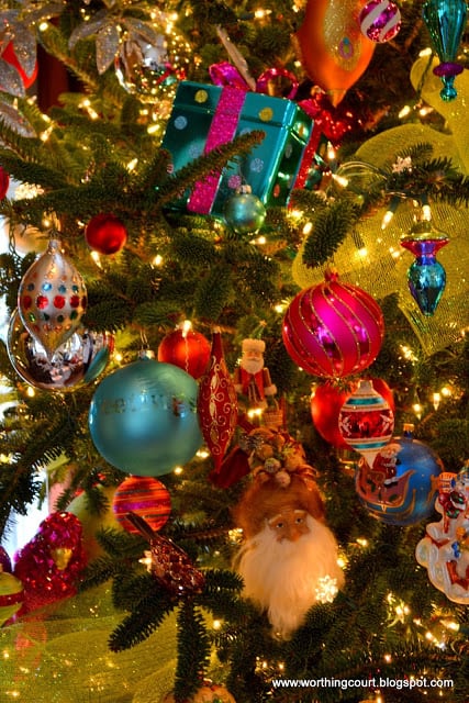 Christmas tree, mantle and decor via Worthing Court blog