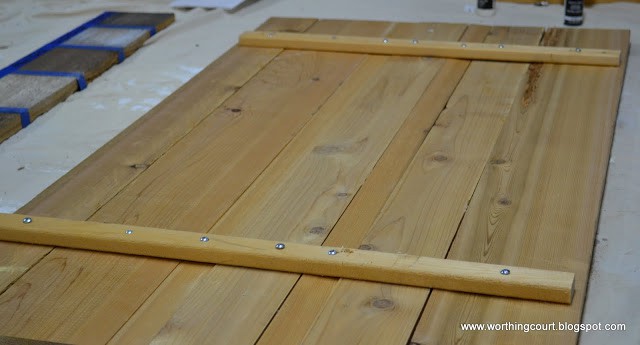 How to make new wood look like old barn wood via Worthing Court blog