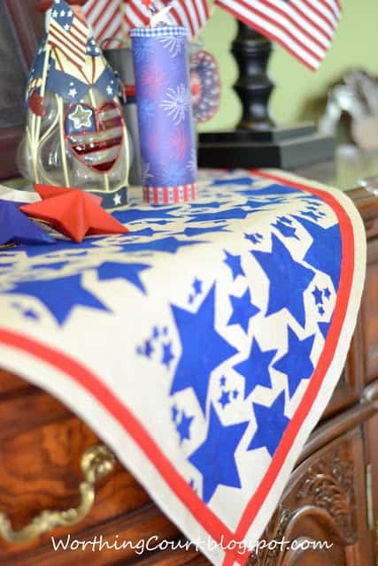 WorthingCourt.blogspot.com: Patriotic July 4th Vignette A cloth with blue stars, and red and white.