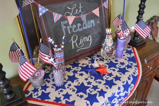 WorthingCourt.blogspot.com: Patriotic July 4th Vignette Blue star cloth on the table.