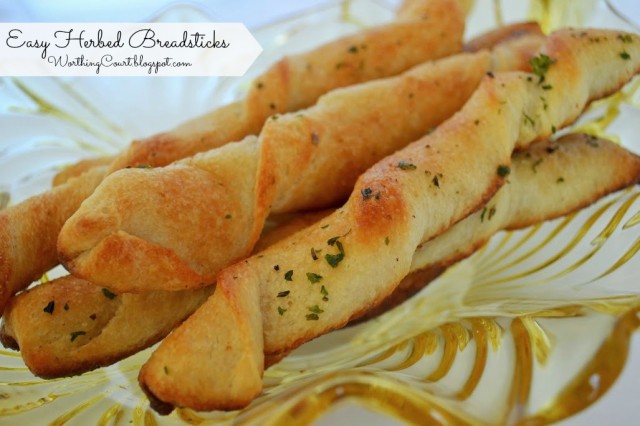 These super easy Herbed Breadsticks are the perfect bread to serve with any meal || WorthingCourtBlog.com