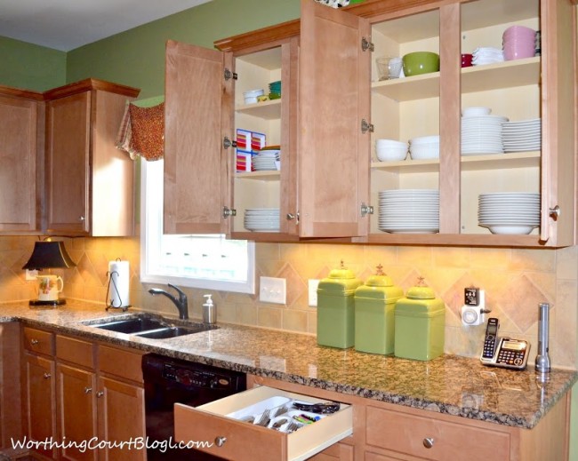 Keep dishes neatly stacked in cabinets for less chaos (1)