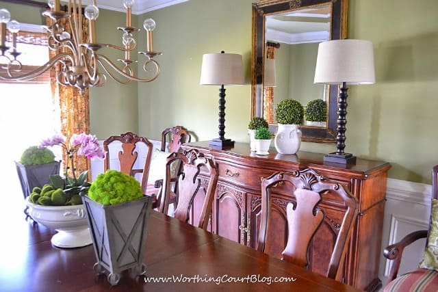 Simple and easy spring decor in the dining room