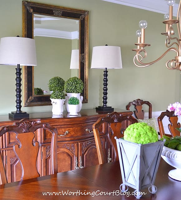 Easy and simple spring decor in a dining room