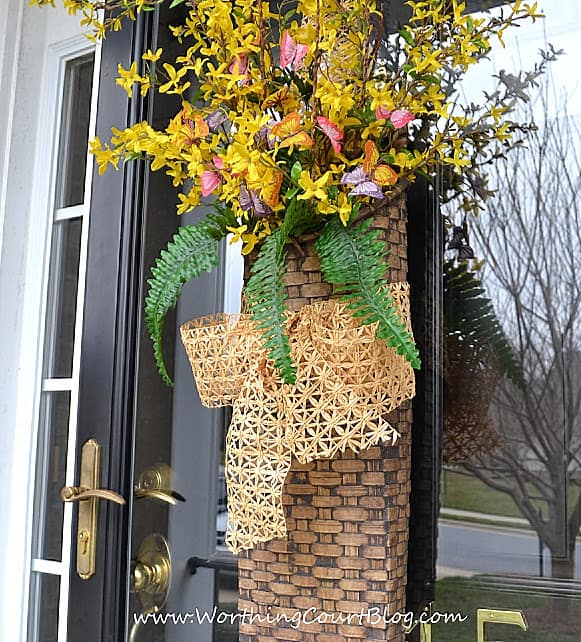 Nothing announces the arrival of spring more than when forsythia begins to bloom. Instead of a traditional wreath, fill a basket with faux forsythia stems and add a little something for color and greenery. Add ribbon to complete the welcoming arrangement. || Worthing Court Blog