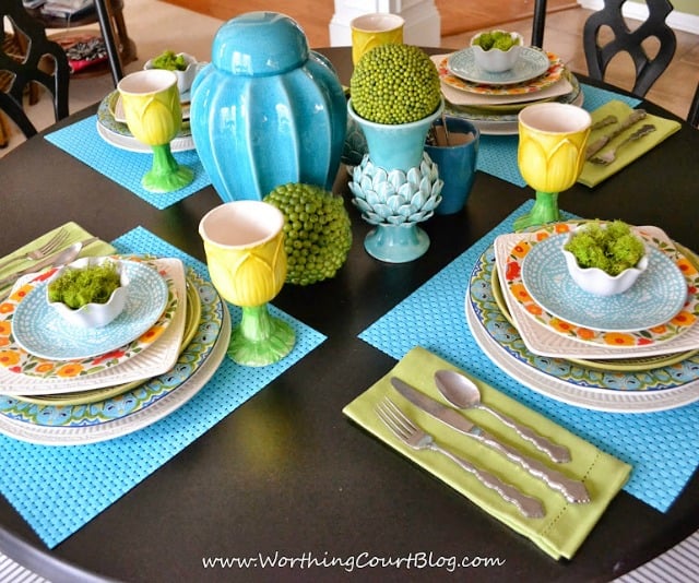 Spring means an explosion of colors as nature comes back to life after a long and dreary winter. Set a beautiful spring table filled with all of the colors of spring. Gone are the days of matchy matchy dishes. Mix up your patterns for loads of beauty and interest. || Worthing Court Blog