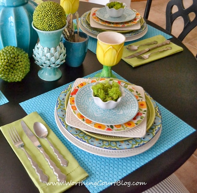 Spring means an explosion of colors as nature comes back to life after a long and dreary winter. Set a beautiful spring table filled with all of the colors of spring. Gone are the days of matchy matchy dishes. Mix up your patterns for loads of beauty and interest. || Worthing Court Blog