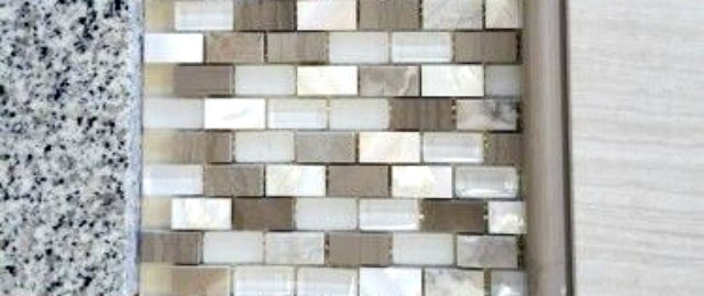 Backsplash tile and granite combination || WorthingCourtBlog.com