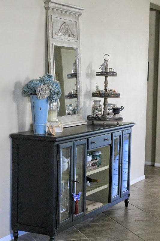 Neutral living and dining room