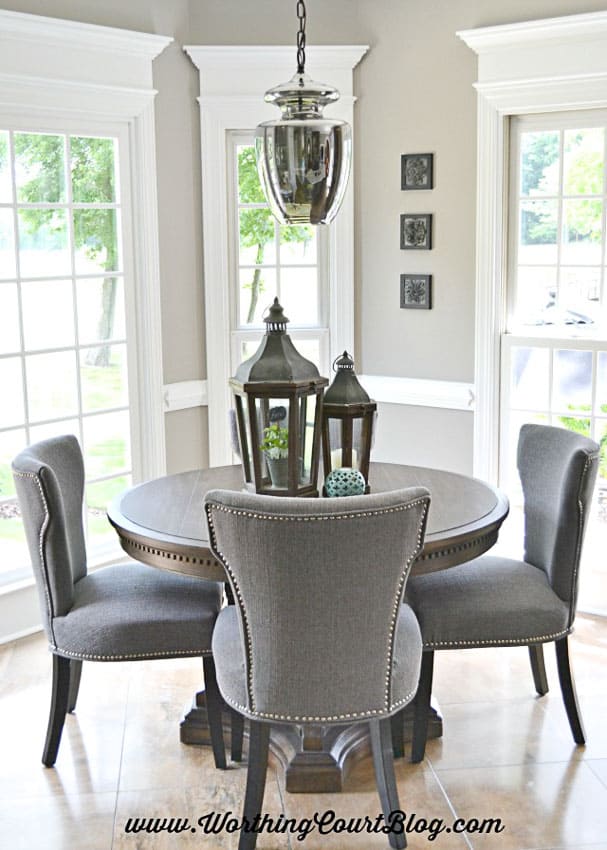 Bright and airy kitchen breakfast nook || Worthing Court