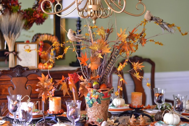 A woodland inspired Thanksgiving table with a free placecard and menu printable