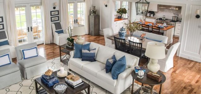 The repetition of color throughout the space ties this open area together. The use of pattern is restrained so as not to overwhelm the space.