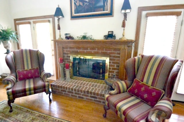 Family Room Before (Previous Owners Furnishings) 