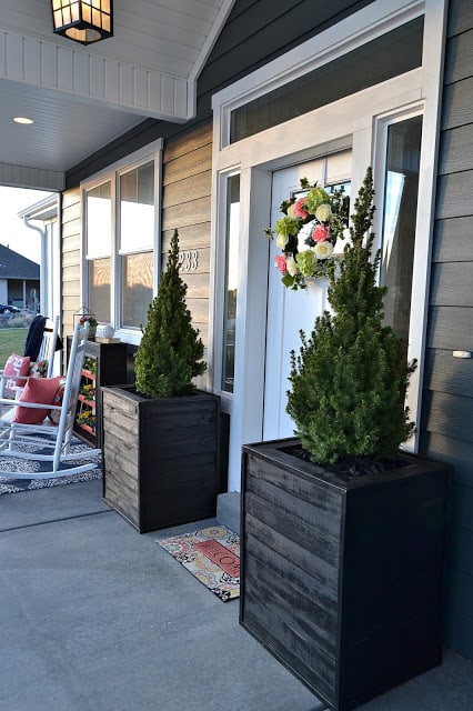 DIY Massive Planter Boxes Made From Pallets