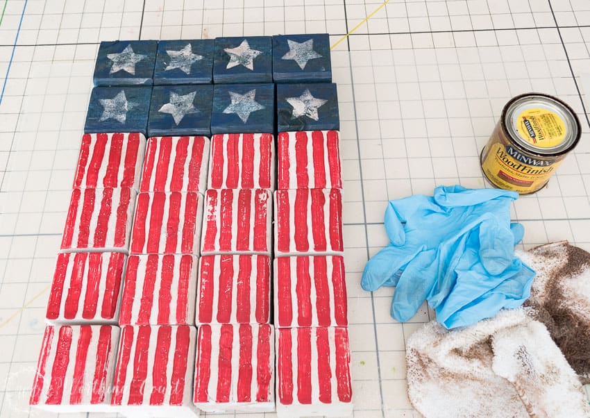 An easy and fun patriotic craft for Memorial Day, Flag Day and July 4th. How to create a vintage Americana look flag by painted wood blocks. Even kids would love to take apart and put the USA flag back together.