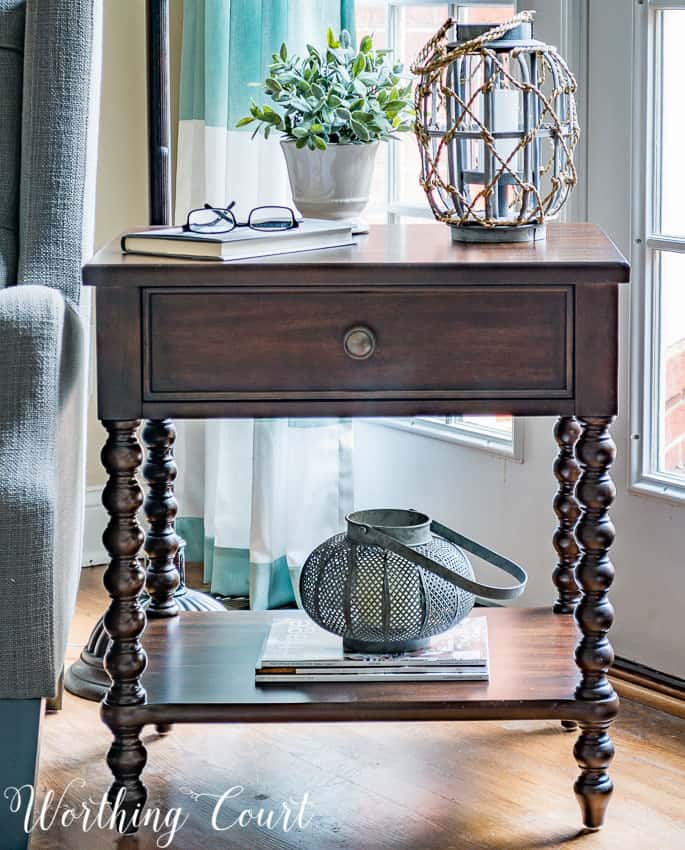 Side table with spindle legs || Worthing Court