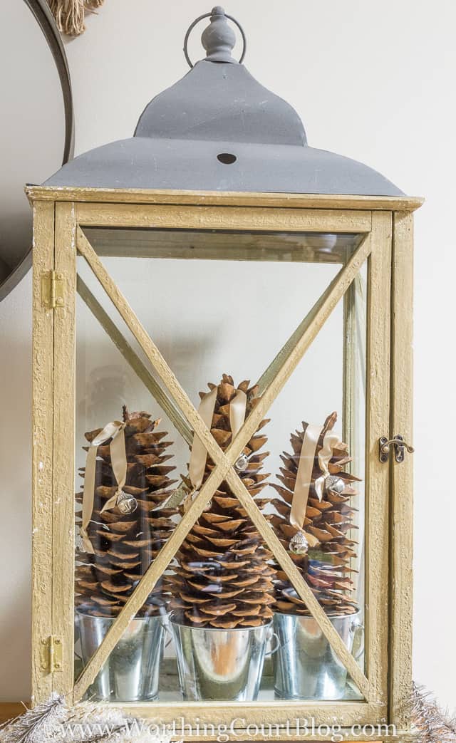 Easy and fast pinecone display in a lantern || Worthing Court