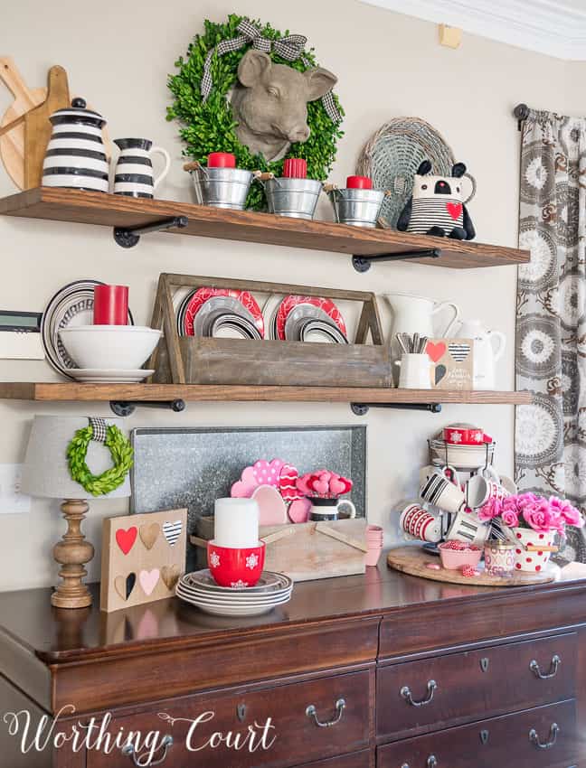 Create a base of neutral decor to make adding a few seasonal touches a snap || Worthing Court