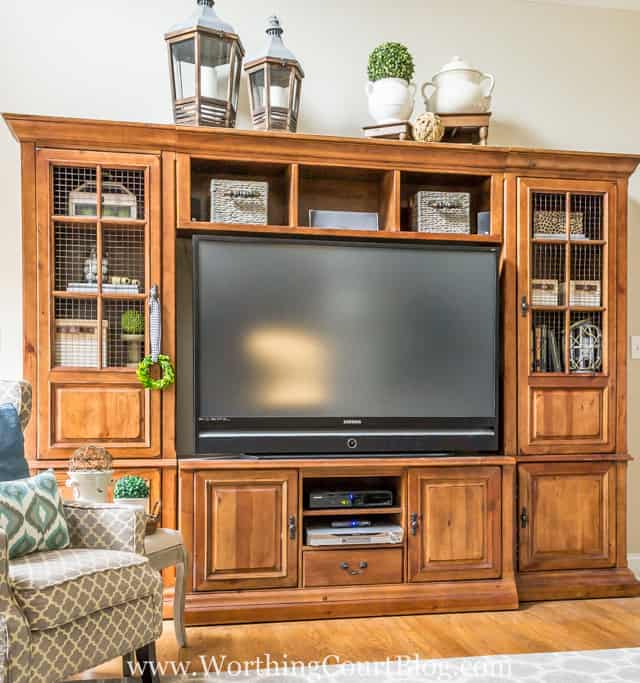 How to give an entertainment center rustic farmhouse style without using painted || Worthing Court