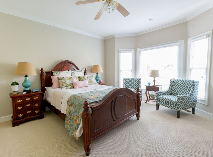 Guest bedroom before it's farmhouse style makeover || Worthing Court