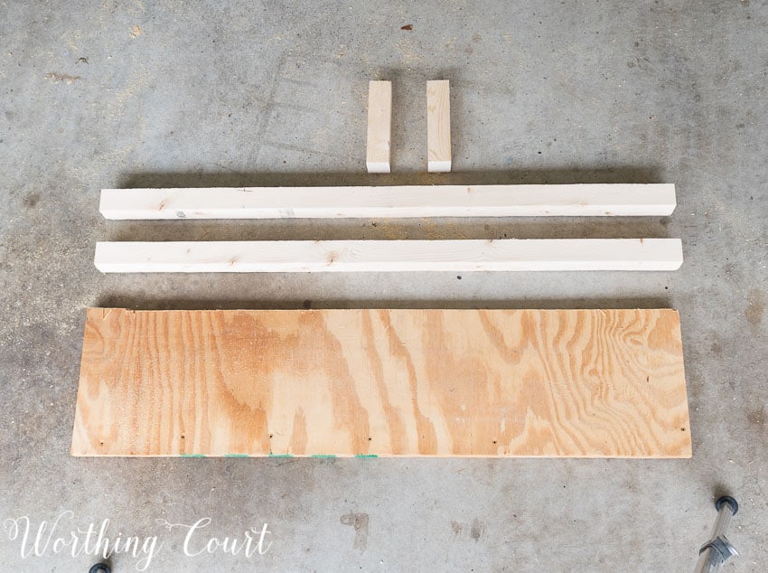 Step by step directions for building and upholstering this easy farmhouse style bench. The measurements can be adapted to any size bench. || Worthing Court