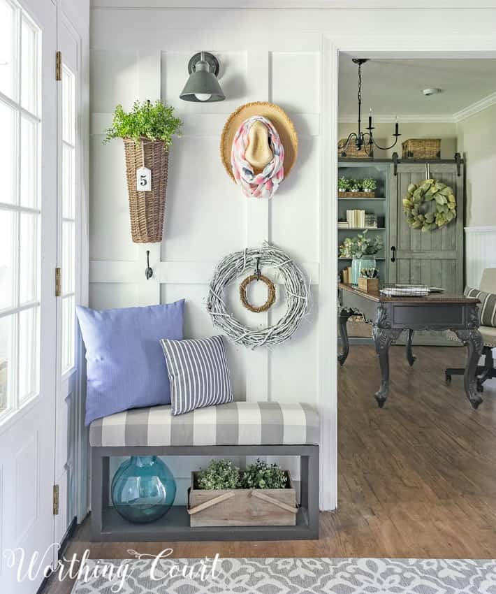 Summer decorating ideas for a board and batten wall || Worthing Court