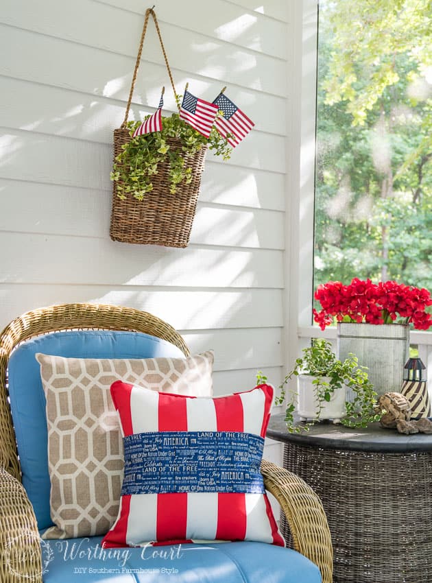 No need to buy new patriotic pillows for July 4th! Simply wrap a band of patriotic fabric around an existing pillow and secure in the back with a safety pin. Easy and fast! || Worthing Court