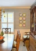view of dining room with blue grasscloth wallpaper with chinoiserie accents and traditional furniture