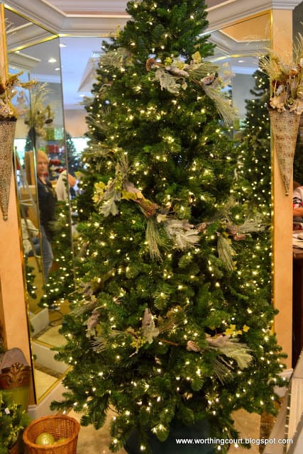 How to decorate a Christmas tree via Worthing Court blog How to decorate a Christmas tree via Worthing Court blog