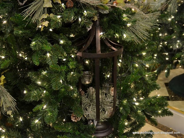 How to decorate a Christmas tree via Worthing Court blog How to decorate a Christmas tree via Worthing Court blog