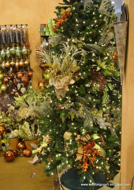How to decorate a Christmas tree via Worthing Court blog How to decorate a Christmas tree via Worthing Court blog