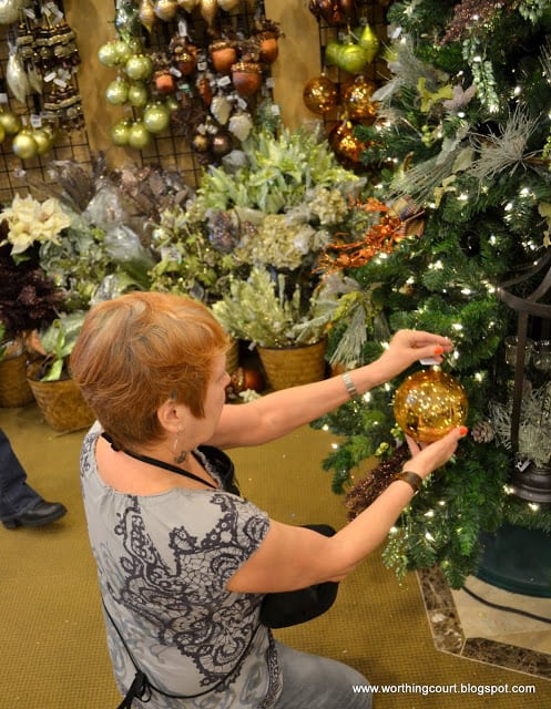 How to decorate a Christmas tree via Worthing Court blog How to decorate a Christmas tree via Worthing Court blog