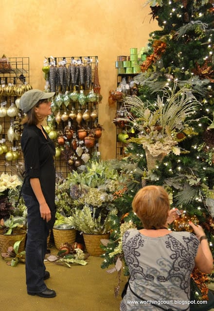 how to decorate a christmas tree via worthing court blog - How To Decorate A Designer Christmas Tree how to decorate a christmas tree via worthing court blog - How To Decorate A Designer Christmas Tree