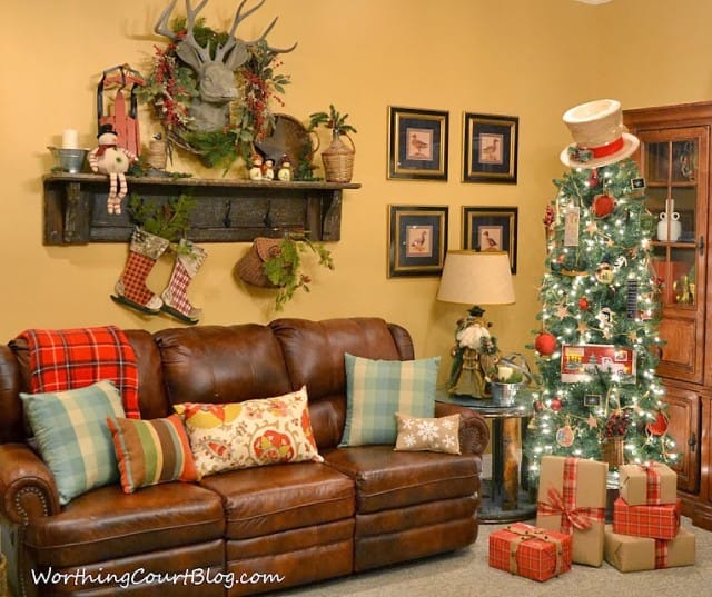 A living room with a Christmas tree in the corner.