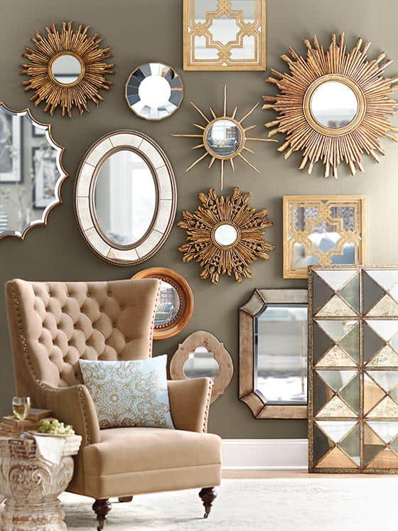 Des tas de conseils pour décorer avec un budget. Les miroirs sont un excellent moyen d'éclairer et d'élargir l'apparence de n'importe quelle pièce. N'oubliez pas d'être conscient de ce que votre miroir reflète.