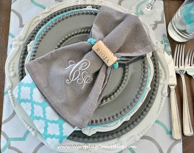 How to make wine cork napkins rings and bracelets with the wine cork napkin ring on the table.