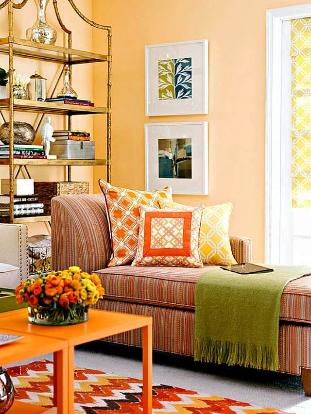 Ease into fall decorating by simply switching pillows for ones with fall'ish colors.