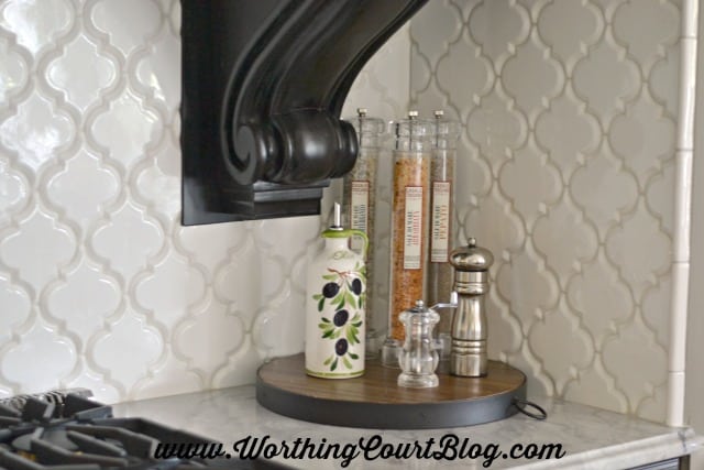 Large white arabesque shaped tile backsplash