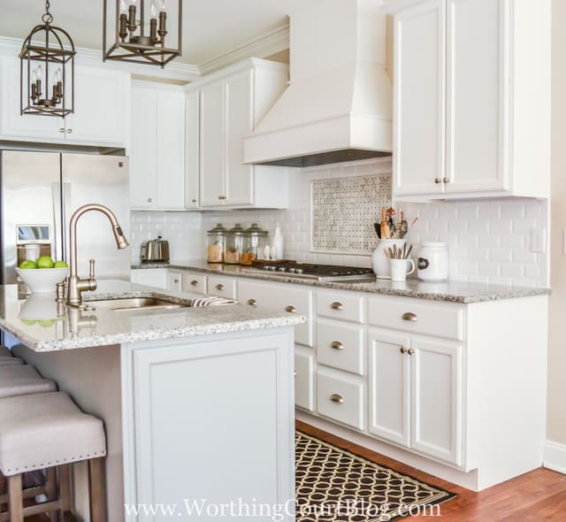 A brown and white patterned rug is in front of the sink.