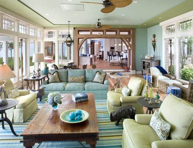 Beach style using blue and green room decor, with a rug in the shade.