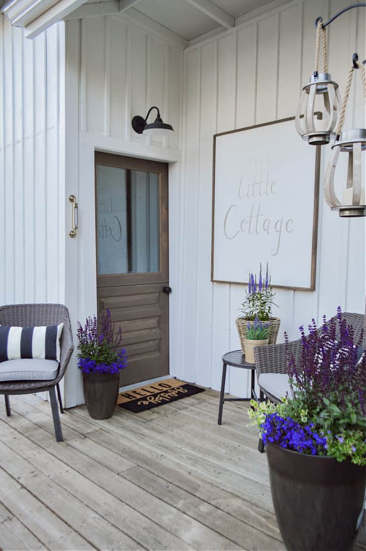 front porch with a side entry