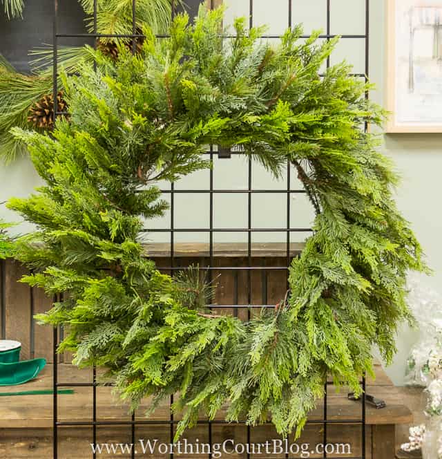 Step-by-step directions, secrets and tips for how to decorate a wreath from a professional Christmas decorator.