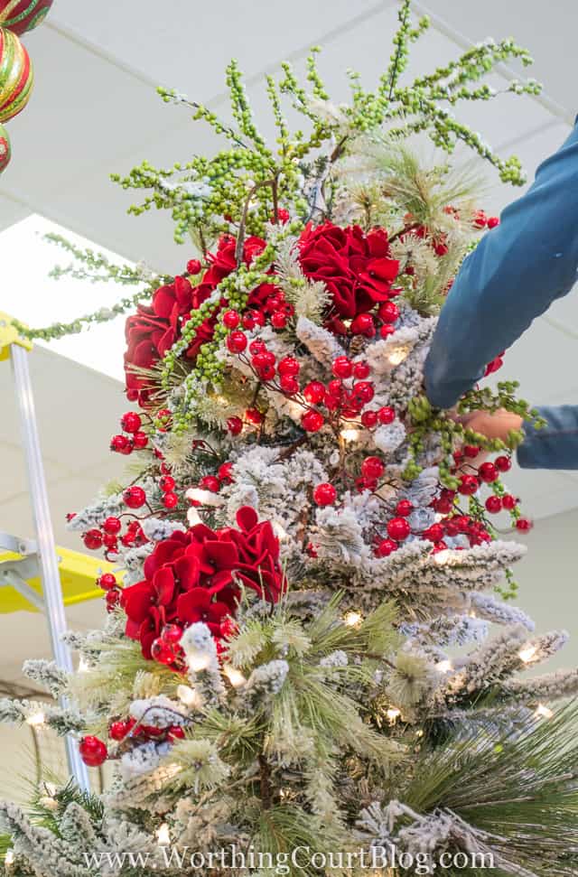 Step-By-Step Christmas Tree Decorating Directions From The Pros.