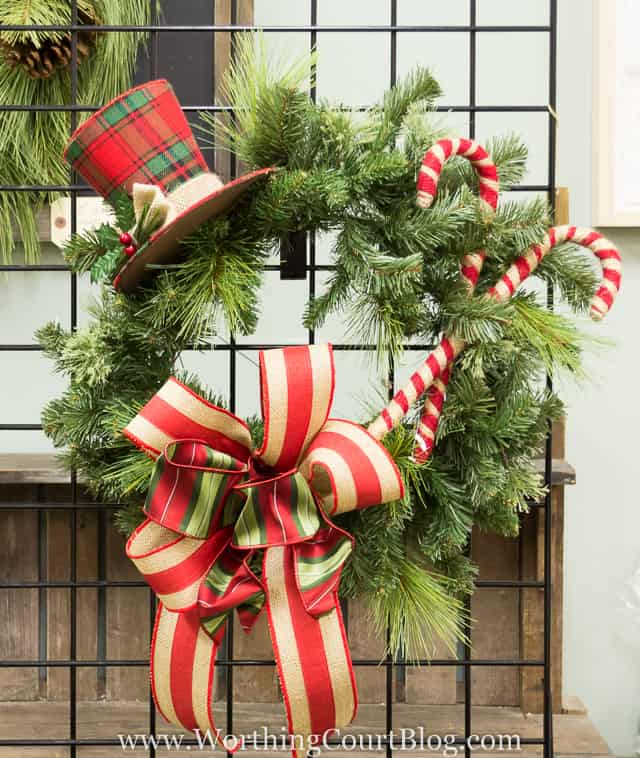 Candy canes, a small top hat and a ribbon on the wreath.