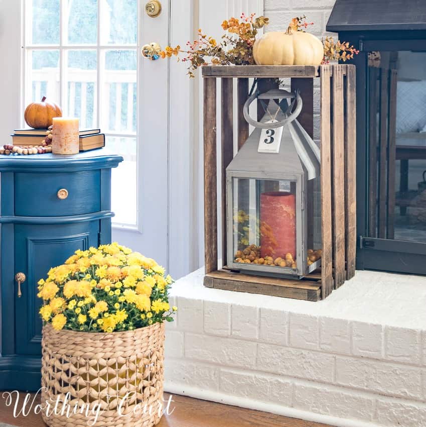 fast and easy fall vignette with a wooden crate, lantern and mum