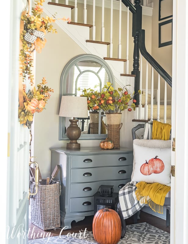 Welcoming Fall Foyer Decor #fall #autumn #foyer